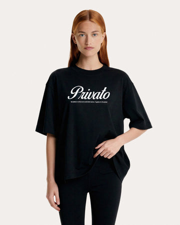 T-shirt nera con logo e maniche scese